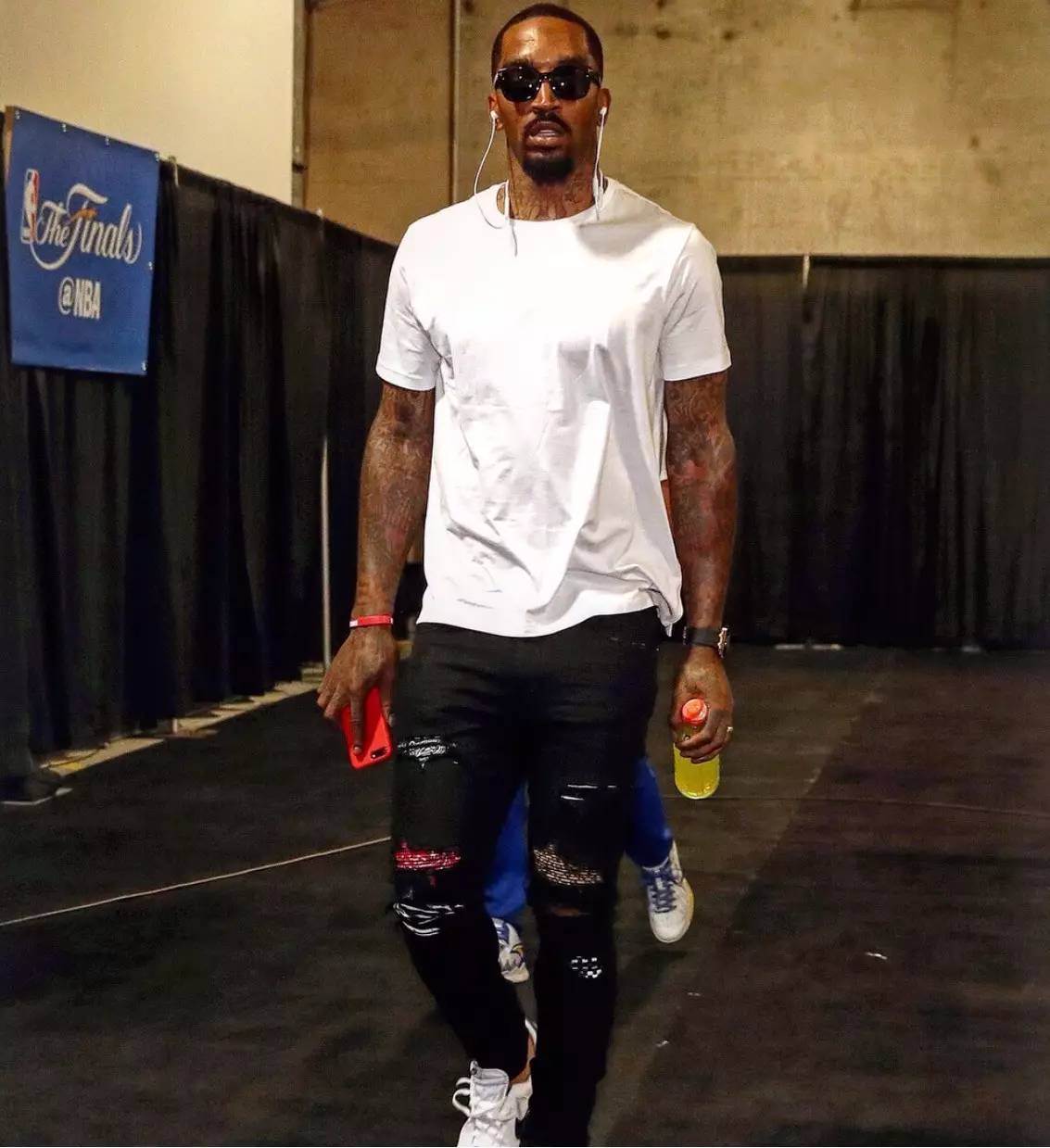 全能！塔图姆打满首节7中5拿到12分4板2助 但也有4失误