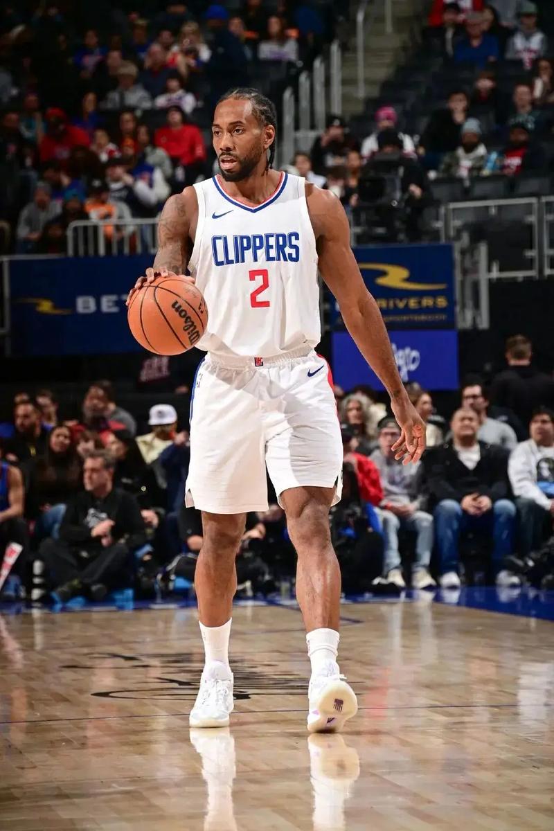 [@TheAthleticFC] #MUFC 来源：Stretford Paddock全部 🚨 去年夏天，曼联对鲁本·阿莫里姆的追求如此坚决，甚至准备以4000万英镑的价格出售科比·梅诺。